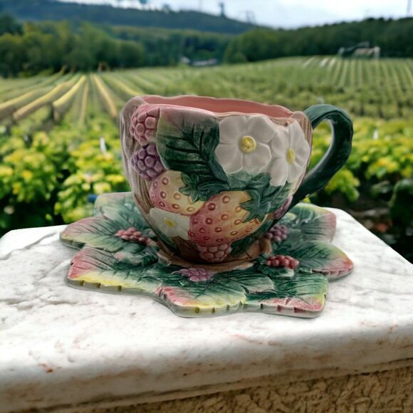 Fitz And Floyd 1991 White Flowers w/ Berries Steam Leaves TeaCup & Saucer 2 set - Picture 1 of 12